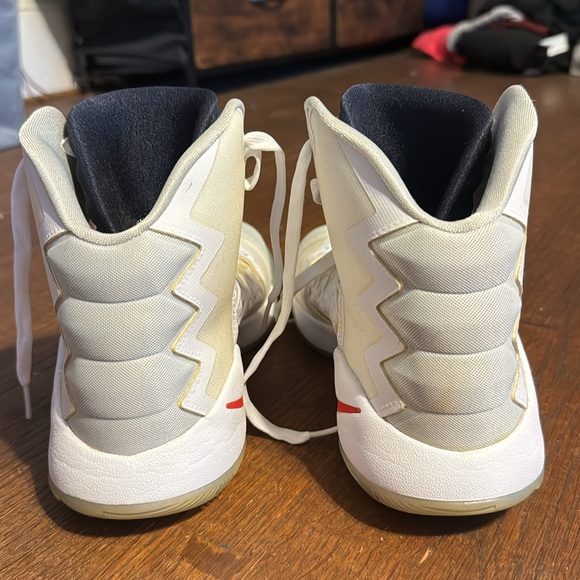 Nike Hyperdunk - Picture 3 of 5